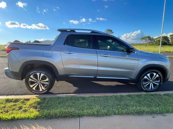 FIAT TORO 2.0 16V TURBO DIESEL VOLCANO 4WD AT9 FIAT TORO 2.0 16V TURBO DIESEL VOLCANO 4WD AT9